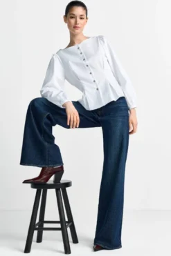 Dunkelblaue Jeans mit Umschlagsaum