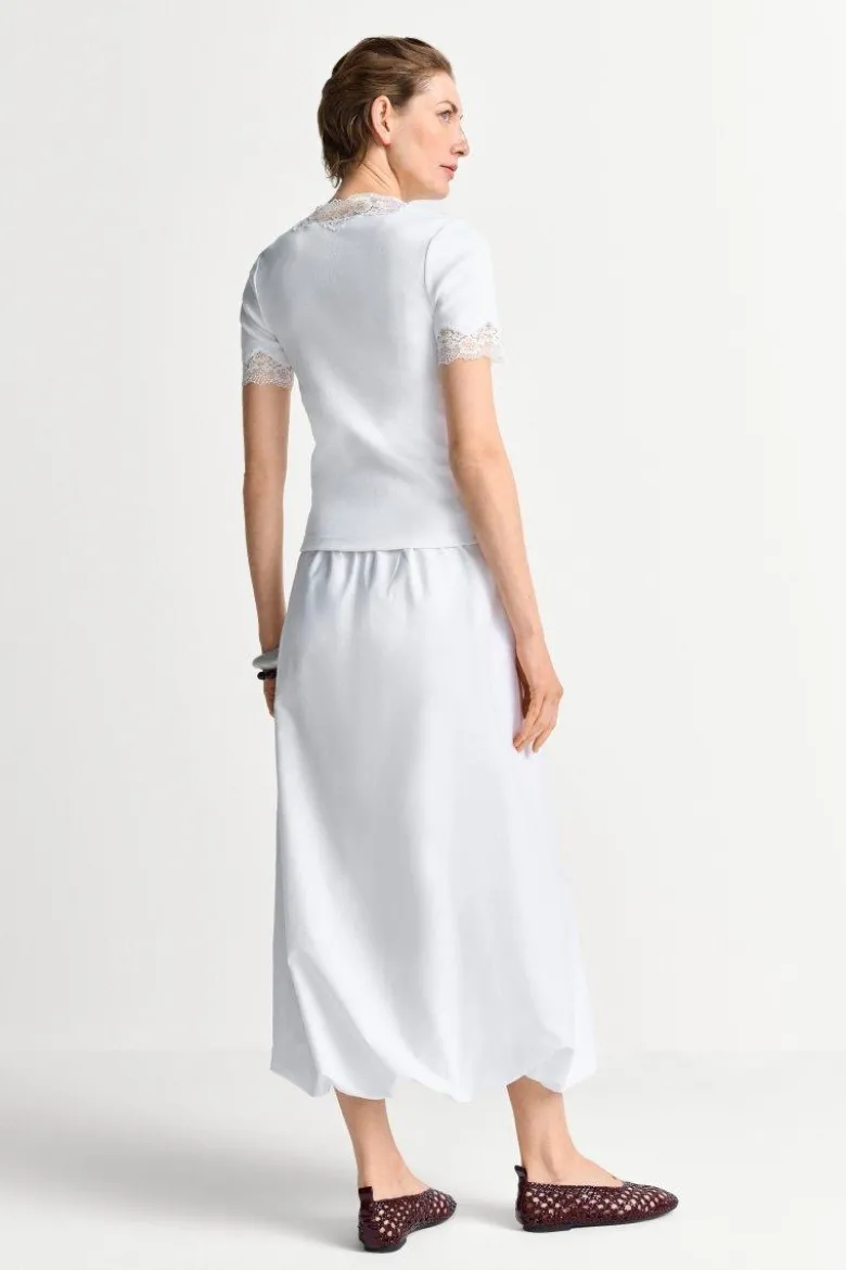 Figurbetontes Rippshirt mit Spitze