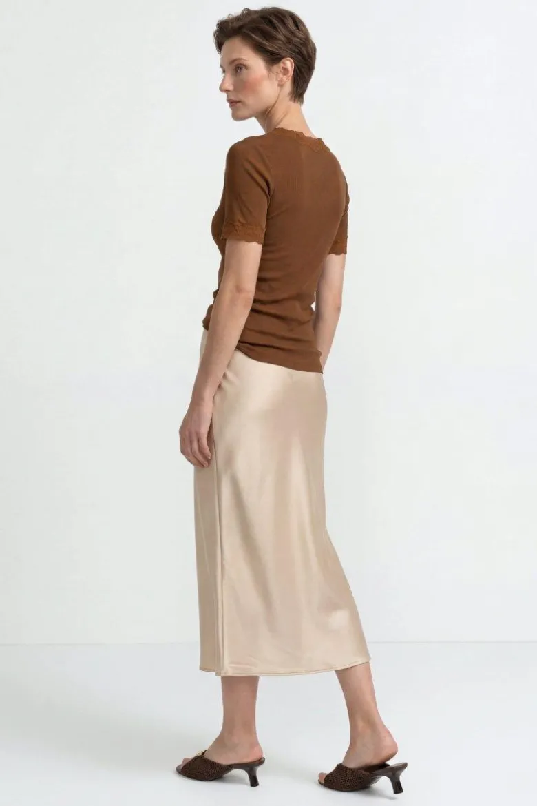 Figurbetontes Rippshirt mit Spitze