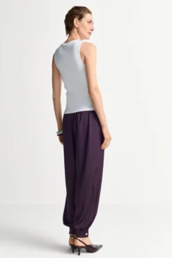 Figurbetontes Spitzentop aus Rippjersey