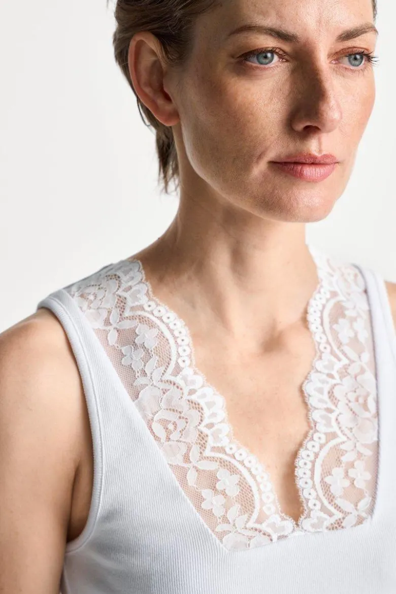 Figurbetontes Spitzentop aus Rippjersey