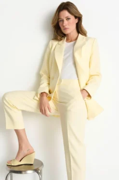 Gelber Blazer mit Taillierung