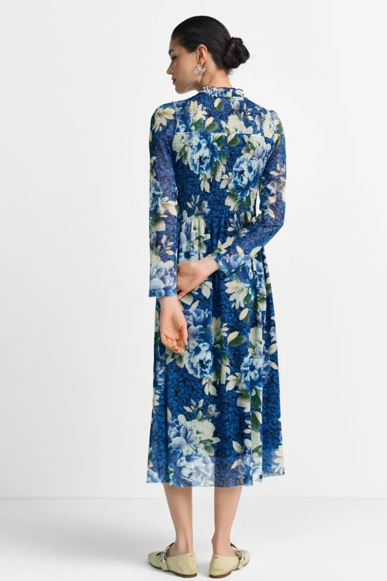 Gesmoktes Midikleid mit Rüschenkragen