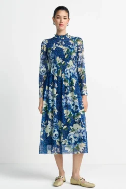 Gesmoktes Midikleid mit Rüschenkragen
