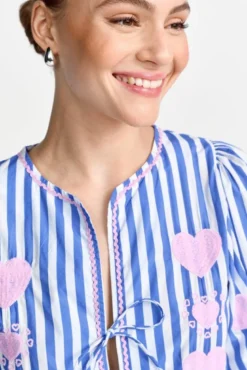 Gestreifte Bluse mit Herzstickereien