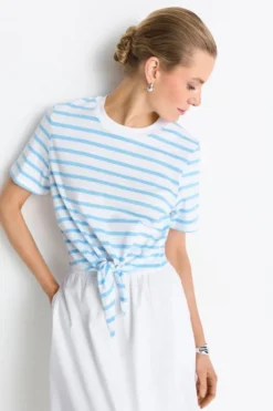 Gestreiftes T-Shirt mit Knoten