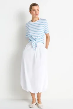Gestreiftes T-Shirt mit Knoten