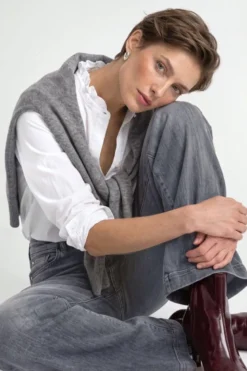 Graue Flared Jeans