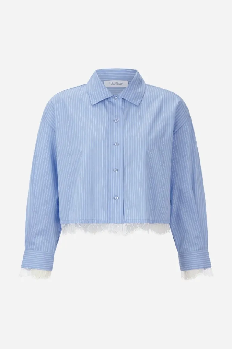 Hellblaue Baumwollbluse mit Spitzenbesatz