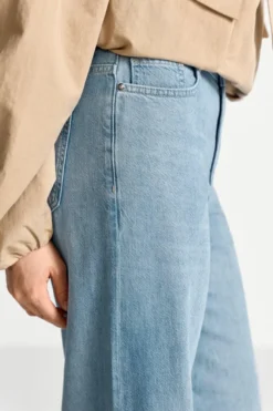 Hellblaue Wide-Leg-Jeans