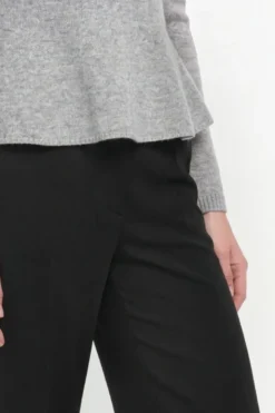 Hose mit Bügelfalte