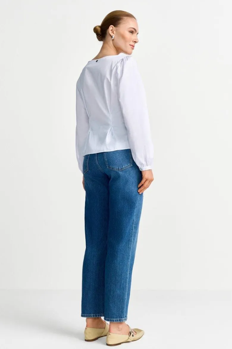Jeans mit Blumenstickerei