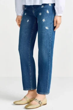 Jeans mit Blumenstickerei
