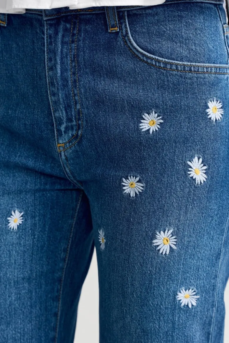 Jeans mit Blumenstickerei