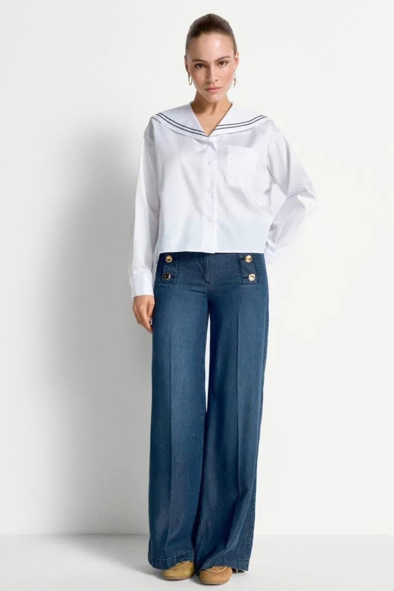 Jeans mit maritimer Knopfleiste