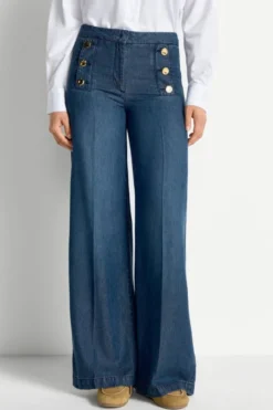 Jeans mit maritimer Knopfleiste