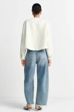 Kurze Bouclé-Jacke in Cremeweiß