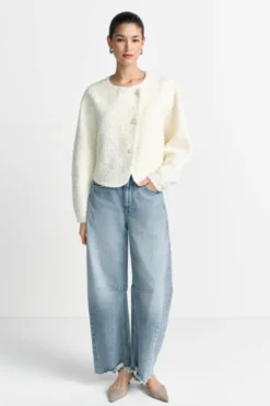 Kurze Bouclé-Jacke in Cremeweiß