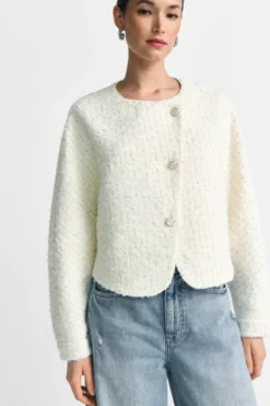 Kurze Bouclé-Jacke in Cremeweiß