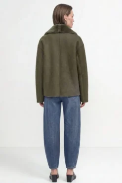 Kurze Jacke in Lammfell-Optik