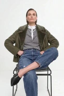 Kurze Jacke in Lammfell-Optik
