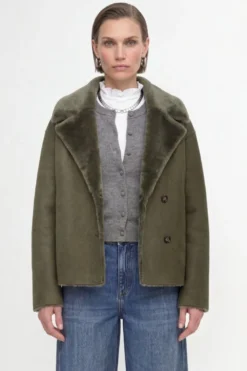 Kurze Jacke in Lammfell-Optik
