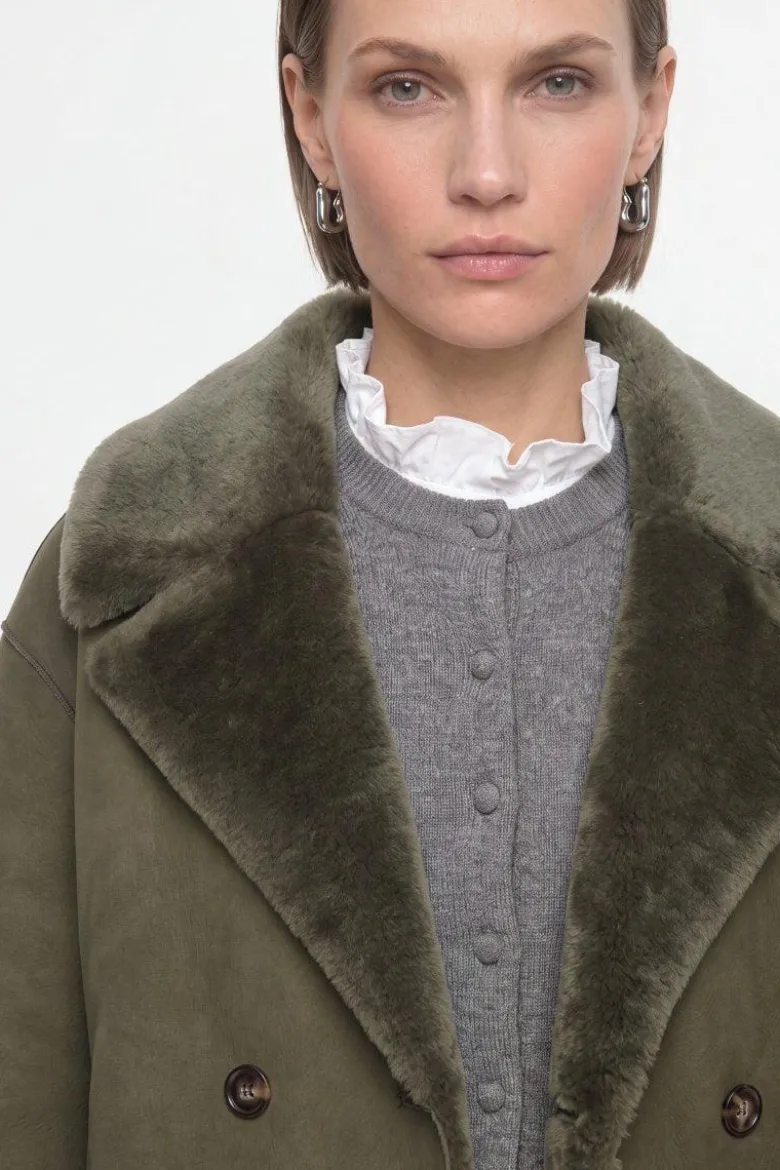 Kurze Jacke in Lammfell-Optik