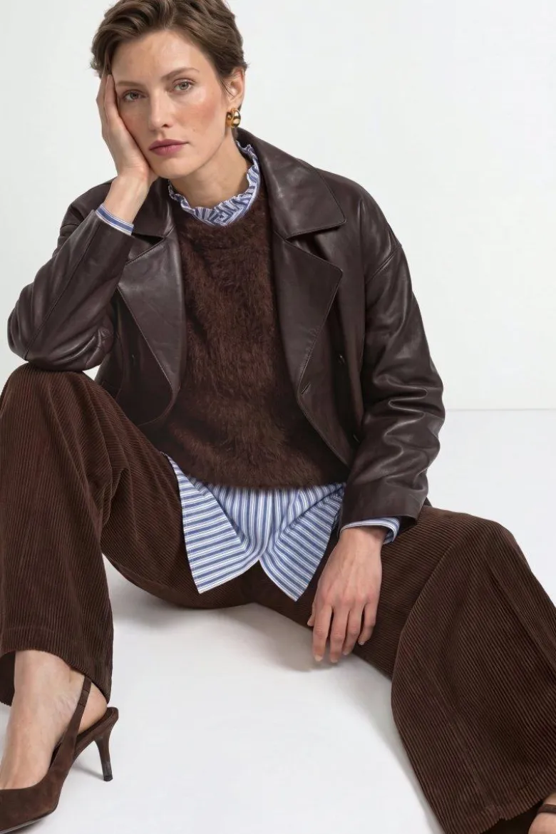 Kurze Lederjacke im Doppelreiher-Stil