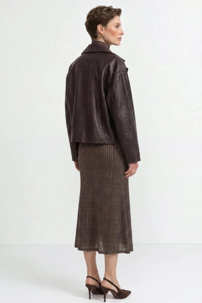 Kurze Lederjacke im Doppelreiher-Stil