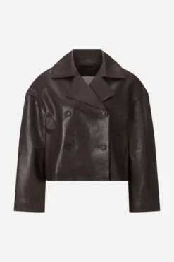 Kurze Lederjacke im Doppelreiher-Stil