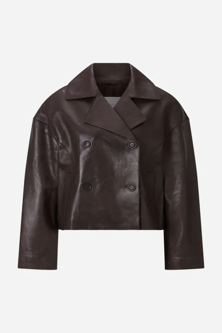 Kurze Lederjacke im Doppelreiher-Stil