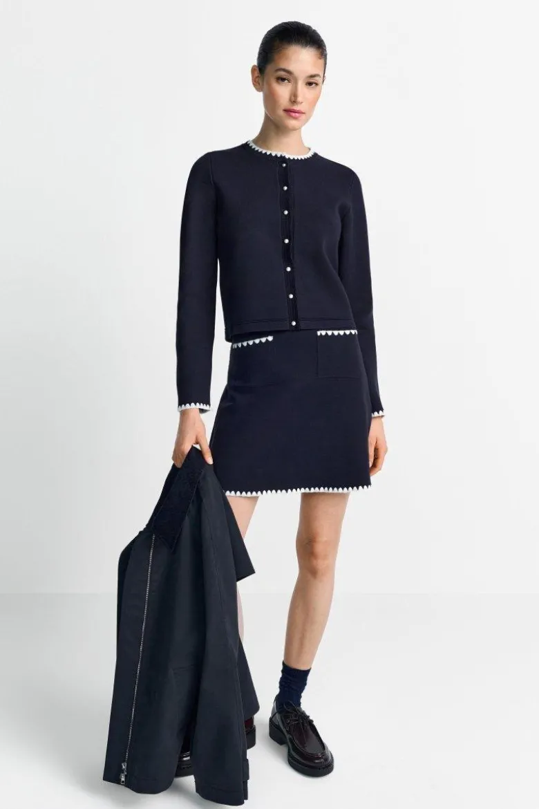 Kurzer Cardigan mit Knöpfen
