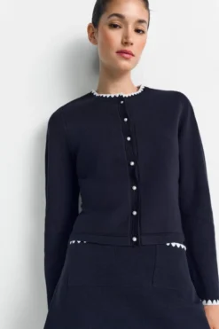 Kurzer Cardigan mit Knöpfen