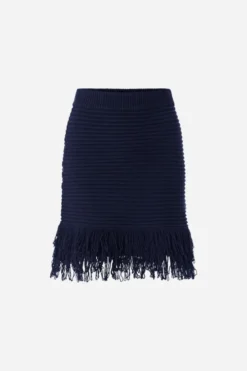 Kurzer Strickrock mit Fransen