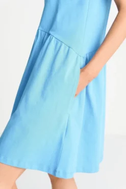 Kurzes T-Shirt-Kleid