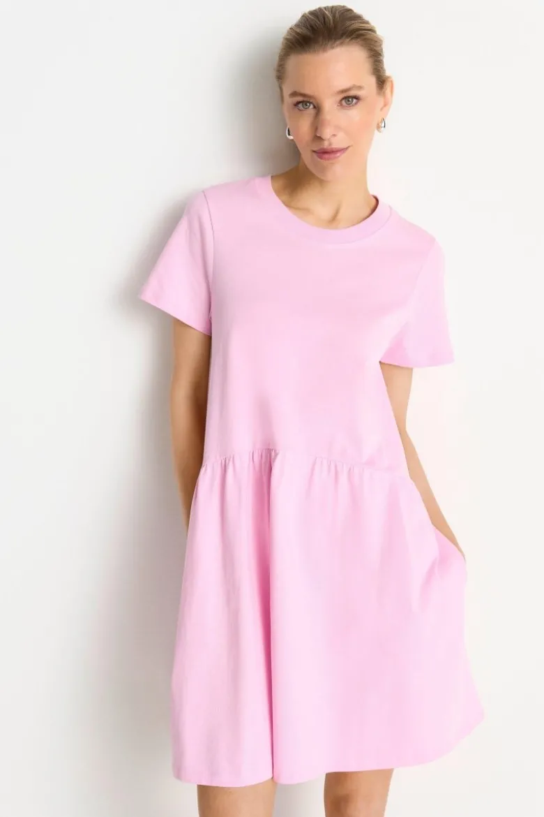 Kurzes T-Shirt-Kleid