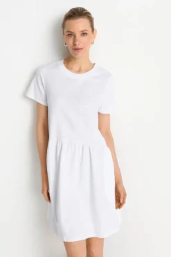 Kurzes T-Shirt-Kleid
