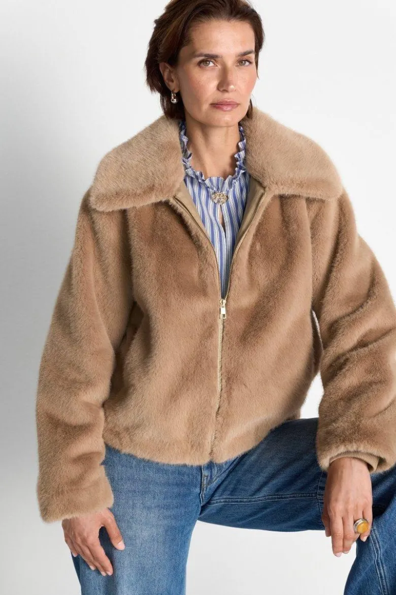 Kurzjacke aus Fellimitat