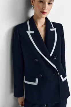 Marineblauer Blazer mit Kontrastpaspel