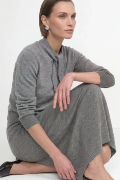 Merino-Kaschmir-Pullover mit Schleifenkragen