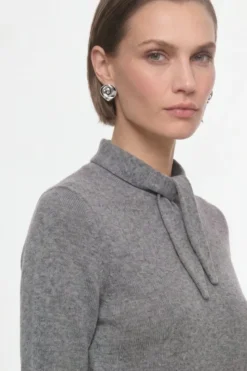 Merino-Kaschmir-Pullover mit Schleifenkragen