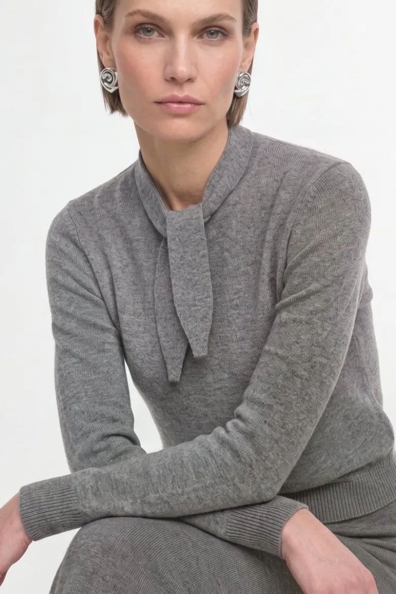 Merino-Kaschmir-Pullover mit Schleifenkragen