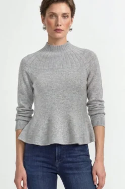 Merinopullover mit Peplum-Saum