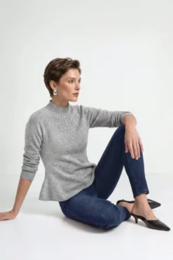 Merinopullover mit Peplum-Saum