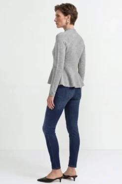 Merinopullover mit Peplum-Saum