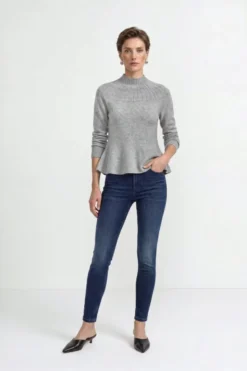 Merinopullover mit Peplum-Saum
