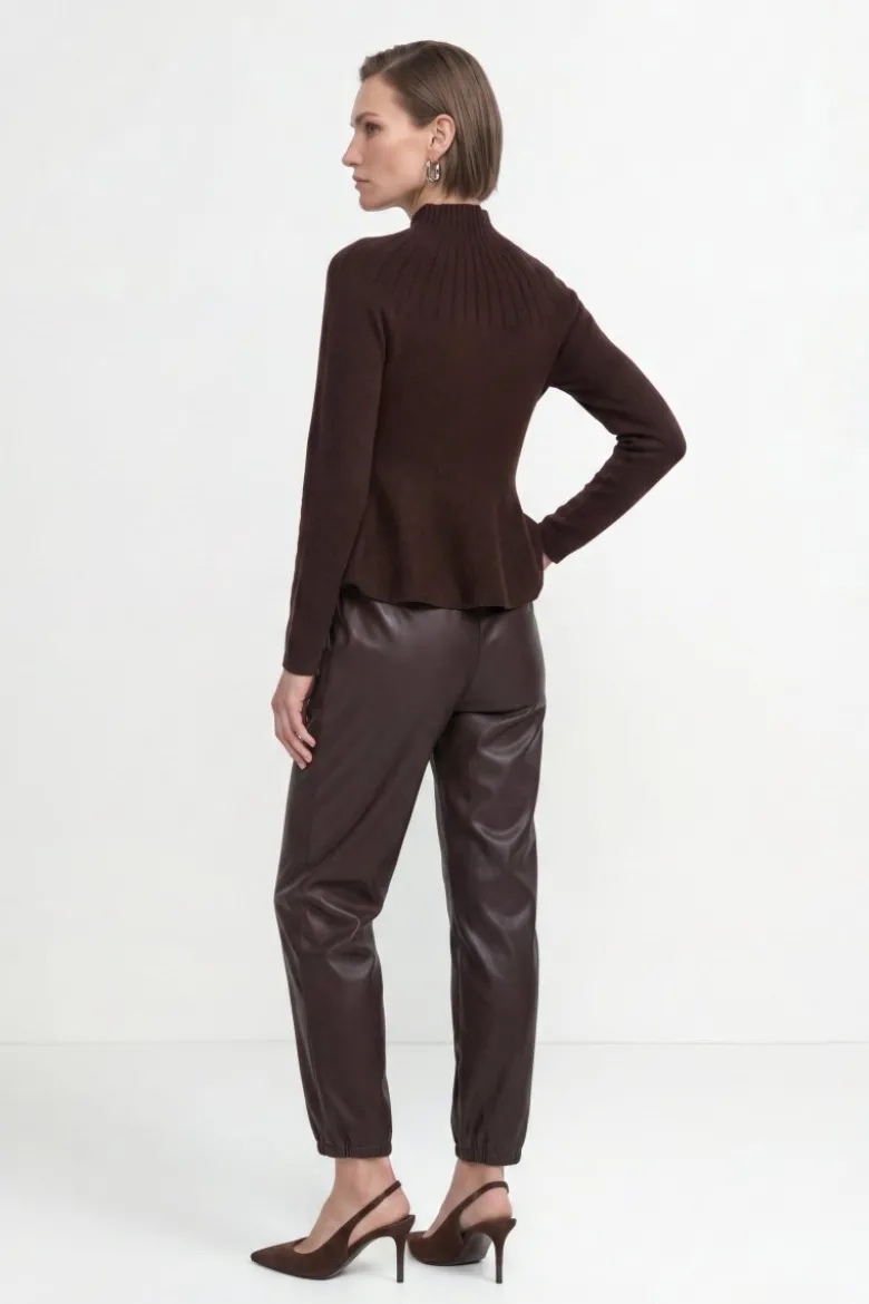 Merinopullover mit Peplum-Saum