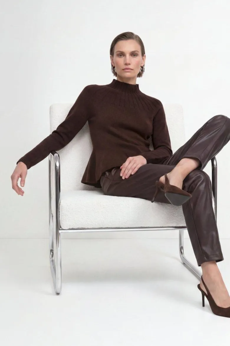Merinopullover mit Peplum-Saum
