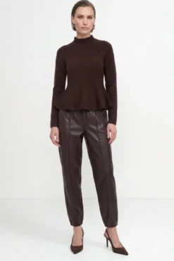 Merinopullover mit Peplum-Saum
