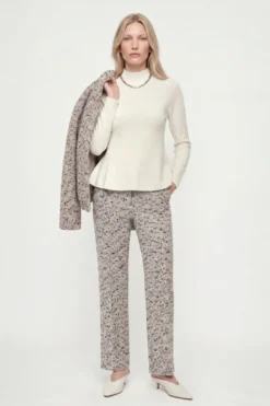 Merinopullover mit Peplum-Saum